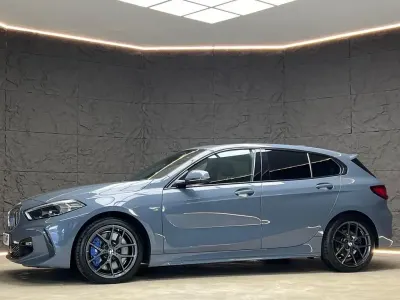 Begagnad BMW 120 M Sport 190 HK (139 kW) 2021 Grå Halvkombi