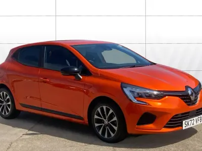 Used Renault Clio Evolution 145 HP (106 kW) 2023 Orange Hatchback