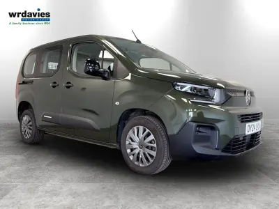 Used Citroën Berlingo PureTech 110 HP (80 kW) 2024 Green MPV