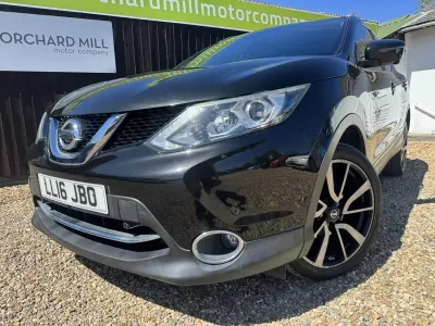 Używany Nissan Qashqai Tekna 163 KM (119 kW) 2016 Czarny SUV