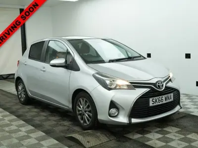 Used Toyota Yaris 69 HP (50 kW) 2016 Silver Hatchback