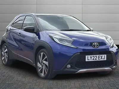 Used Toyota Aygo X 72 HP (52 kW) 2022 Juniper blue with black SUV