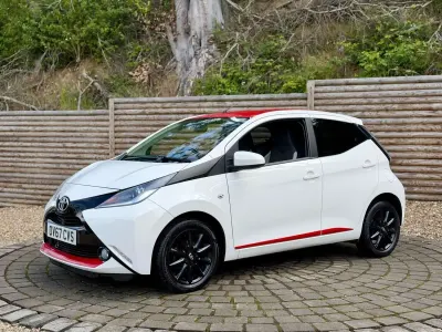 Used Toyota Aygo x-press 69 HP (50 kW) 2017 White Hatchback