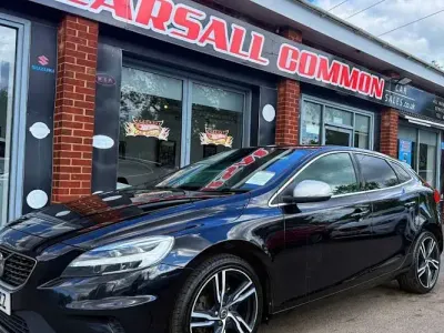 Gebraucht Volvo V40 R-Design Pro 122 PS (89 kW) 2018 Schwarz Kleinwagen