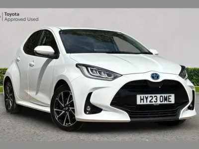 Used Toyota Yaris Design 113 HP (83 kW) 2023 White Hatchback
