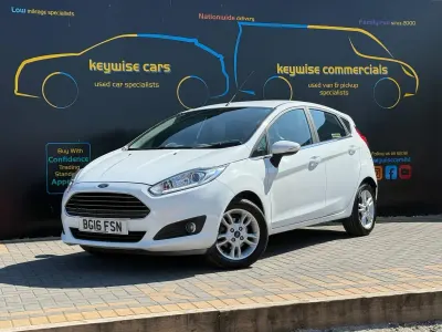 Used Ford Fiesta Zetec 82 HP (60 kW) 2016 White Hatchback