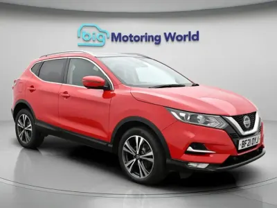 Używany Nissan Qashqai N-Connecta 2021 Czerwony SUV