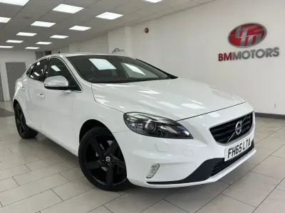 Begagnad Volvo V40 R-Design 2015 Vit Halvkombi