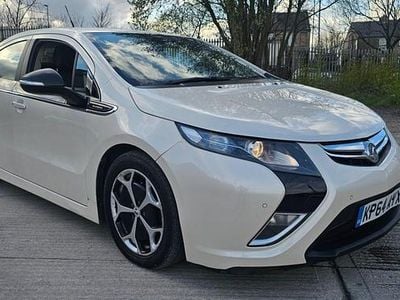 Used Vauxhall Ampera 111 kW (151 HP) 2014 White Hatchback