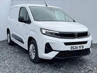 Second-hand Vauxhall Combo S 130 CP (95 kW) 2024 Alb Monovolum