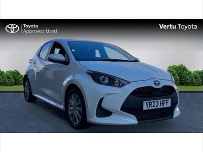 Used Toyota Yaris Hybrid 116 HP (85 kW) 2023 White Hatchback