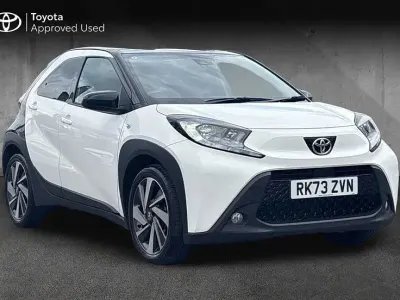 Used Toyota Aygo X 71 HP (52 kW) 2023 Pure white with black SUV