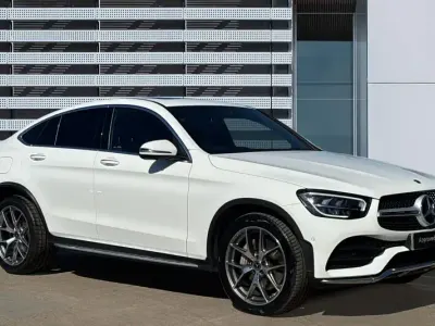 Begagnad Mercedes GLC300 AMG line 245 HK (180 kW) 2021 Vit Sportkupé