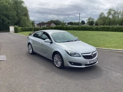 Begagnad Vauxhall Insignia Design Edition 2017 Silver Halvkombi
