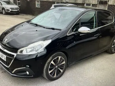 Używany Peugeot 208 S 2018 Czarny Hatchback
