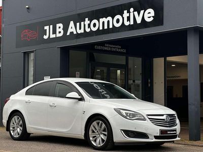 Used Vauxhall Insignia SRi 140 HP (102 kW) 2014 White Hatchback