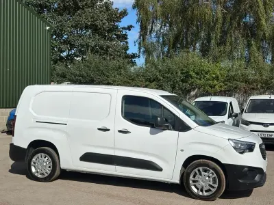 Usado Vauxhall Combo Edition 100 HP (73 kW) 2020 Branco Monovolume