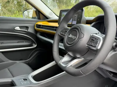 Used Jeep Avenger EV 114 kW (156 HP) 2024 Yellow SUV