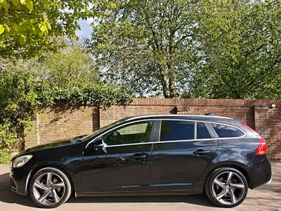 Used Volvo V60 R-Design 180 HP (132 kW) 2012 Black Estate