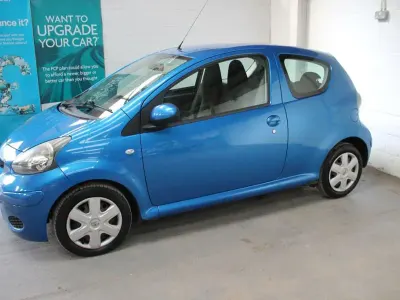Used Toyota Aygo 68 HP (50 kW) 2010 Blue Hatchback