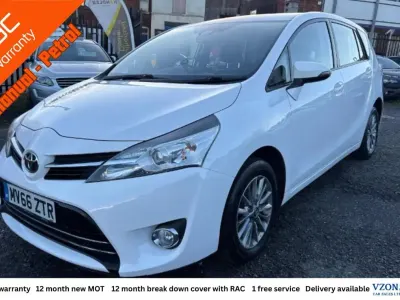 Usado Toyota Verso 132 CV (97 kW) 2016 Blanco Monovolumen