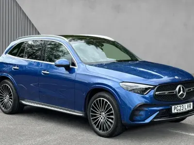Begagnad Mercedes GLC300 AMG Line Premium Plus 258 HK (189 kW) 2023 Blå