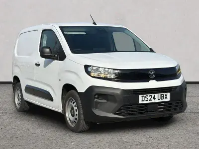 Usado Vauxhall Combo 100 HP (73 kW) 2024 Branco Monovolume