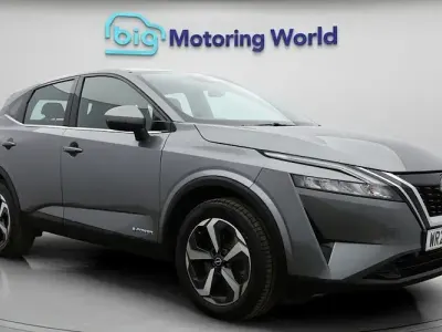 Usado Nissan Qashqai Acenta Premium 190 HP (139 kW) 2023 Cinzento SUV