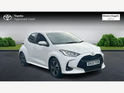 Used Toyota Yaris Design 2025 White Hatchback