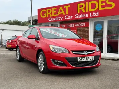 Used Vauxhall Astra Elite 115 HP (84 kW) 2014 Red Hatchback