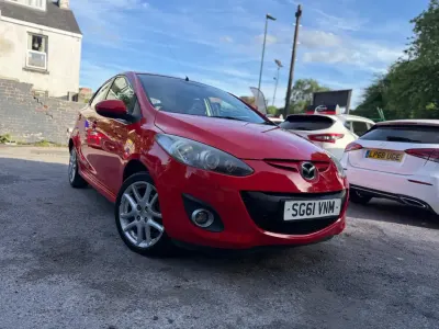 Usado Mazda 2 Inclusive 102 HP (75 kW) 2011 Vermelho Citadino