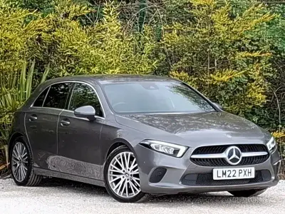 Usado Mercedes A180 Executive 136 HP (100 kW) 2022 Cinzento Citadino