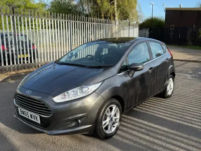 Begagnad Ford Fiesta Zetec 2016 Grå Halvkombi