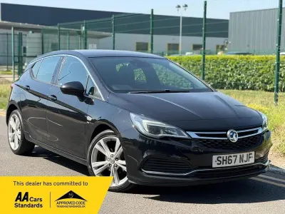 Used Vauxhall Astra SRi 110 HP (80 kW) 2017 Black Hatchback