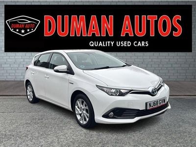 Used Toyota Auris Hybrid 136 HP (100 kW) 2018 White Hatchback