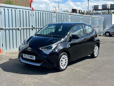 Begagnad Toyota Aygo X-play 2021 Svart Halvkombi