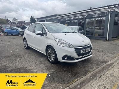 Used Peugeot 208 Signature Sky 2019 White Hatchback