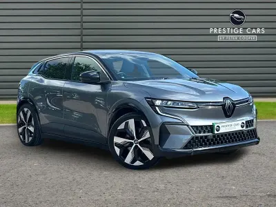 Begagnad Renault Megane E-Tech Techno 160 kW (218 HK) 2023 Grå Halvkombi