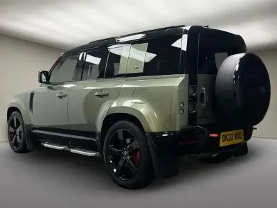 Used Land Rover Defender 397 HP (291 kW) 2022 Green SUV