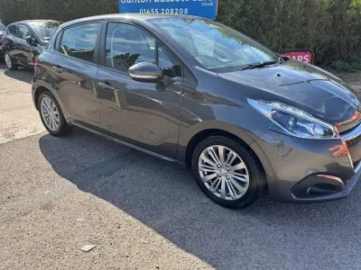Used Peugeot 208 Signature Sky 82 HP (60 kW) 2018 Grey Hatchback