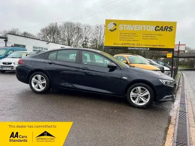 Used Vauxhall Insignia Design Edition 2018 Blue Hatchback