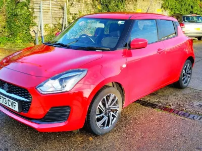 Używany Suzuki Swift SZ-L 83 KM (61 kW) 2023 Czerwony Hatchback