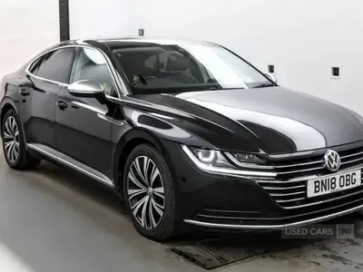 Begagnad VW Arteon Elegance 240 HK (176 kW) 2018 Svart Halvkombi