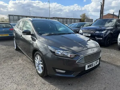 Begagnad Ford Focus Zetec 120 HK (88 kW) 2016 Grå Kombi