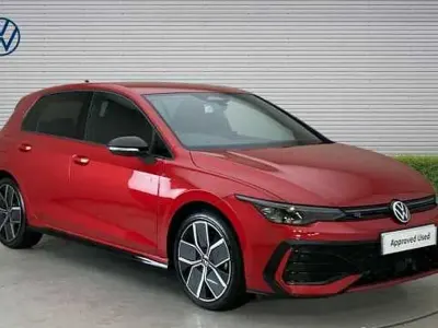 Novo VW Golf VIII Black Edition 150 HP (110 kW) 2025 Vermelho Citadino