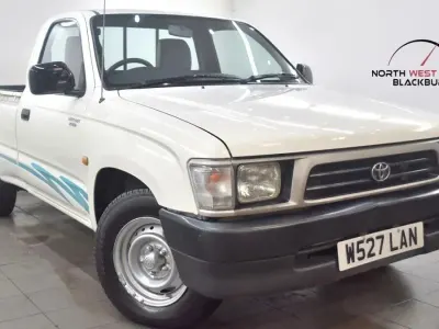 Used Toyota HiLux 97 HP (71 kW) 2000 White Pickup