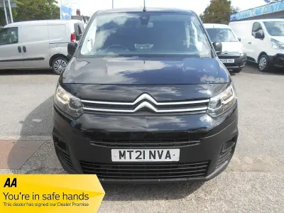 Usado Citroën Berlingo 100 CV (73 kW) 2021 Negro Monovolumen
