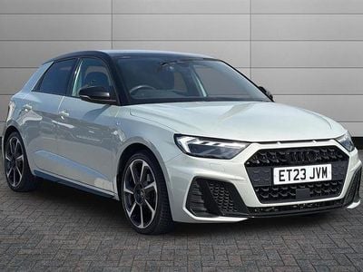 Usado Audi A1 Black Edition 150 HP (110 kW) 2023 Prateado SUV