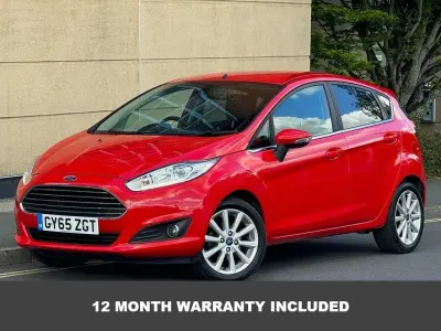 Begagnad Ford Fiesta Titanium 100 HK (73 kW) 2016 Röd Halvkombi