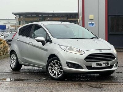 Used Ford Fiesta Titanium 125 HP (91 kW) 2016 Silver Hatchback